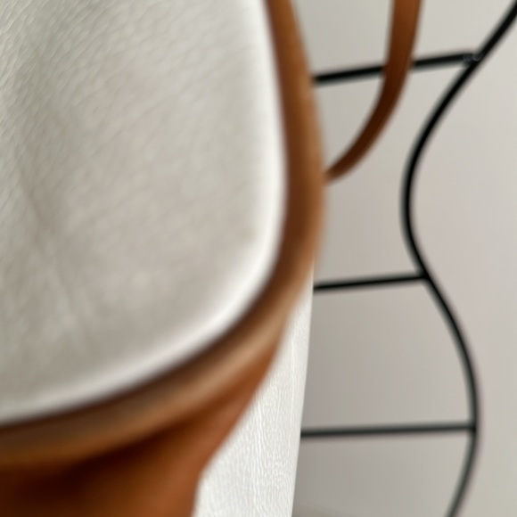 Unisa white and tan leather crossbody bag with an adjustable strap - Picture 11 of 14